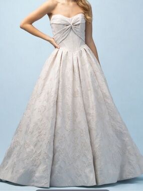 NWT Allure Bridals D431 - Aurora